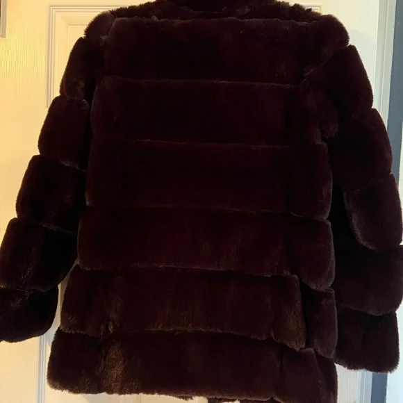 Via Spiga Reversible Grooved Faux-Fur Jacket in "Eggplant" Size S NWOT - Picture 12 of 13